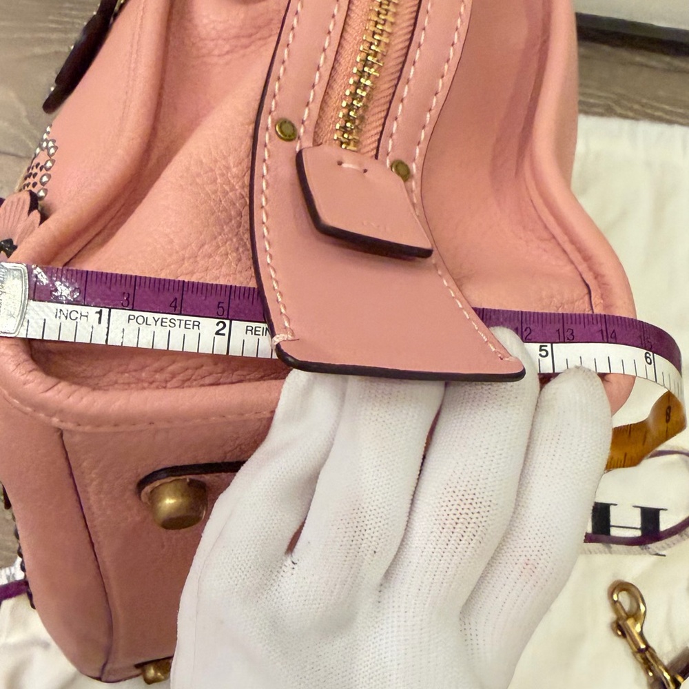 Coach 1941 Rogue 31 With Tea Rose Rivets Peony - Picture 10 of 15